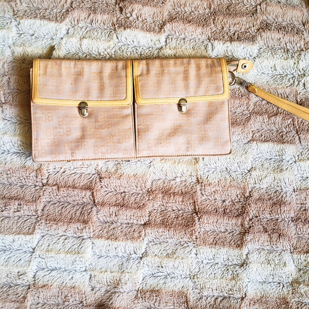 BCBC‎  MAXAZRIA TAN LOGO WRISTLET